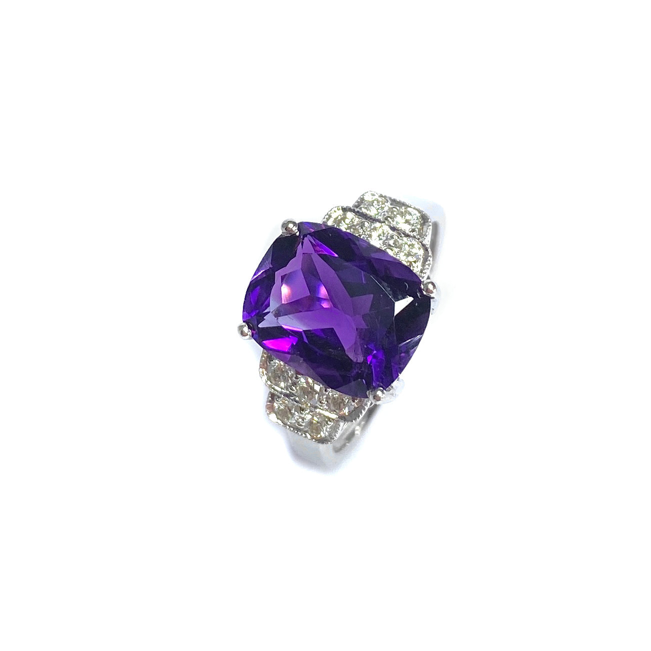 18ct White Gold Amethyst &amp; Diamond Ring