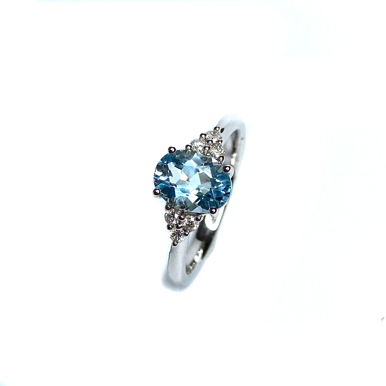 18ct White Gold Aquamarine & Diamond Ring