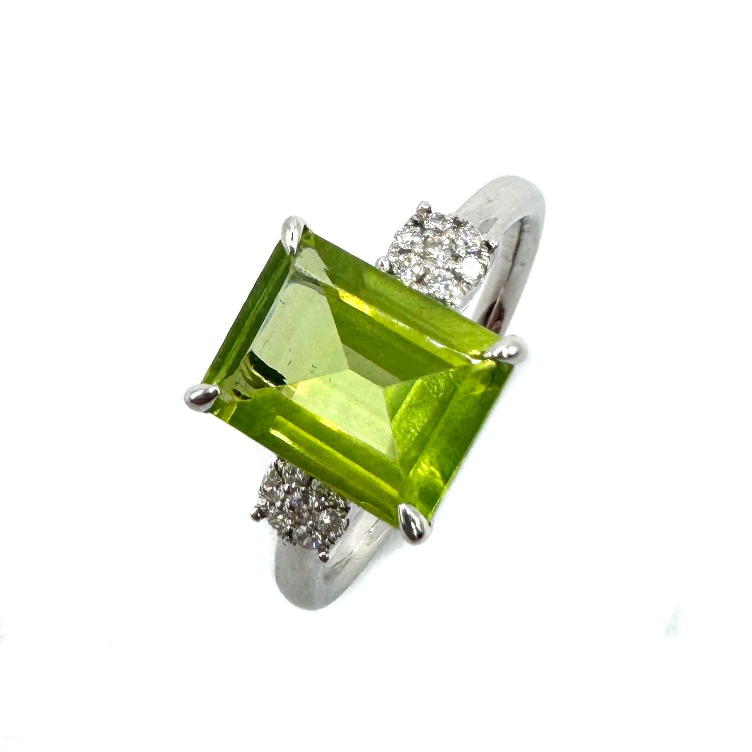 18ct White Gold Peridot & Diamond Ring