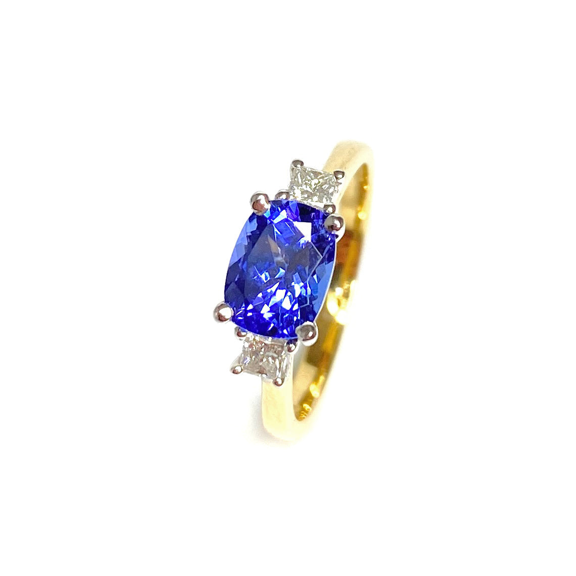18ct Yellow Gold Tanzanite & Diamond Ring