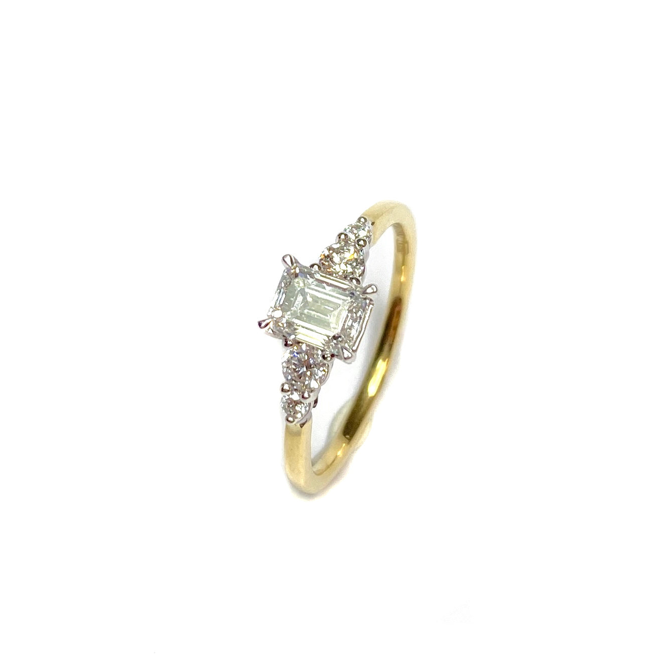 18ct Yellow Gold Diamond Ring