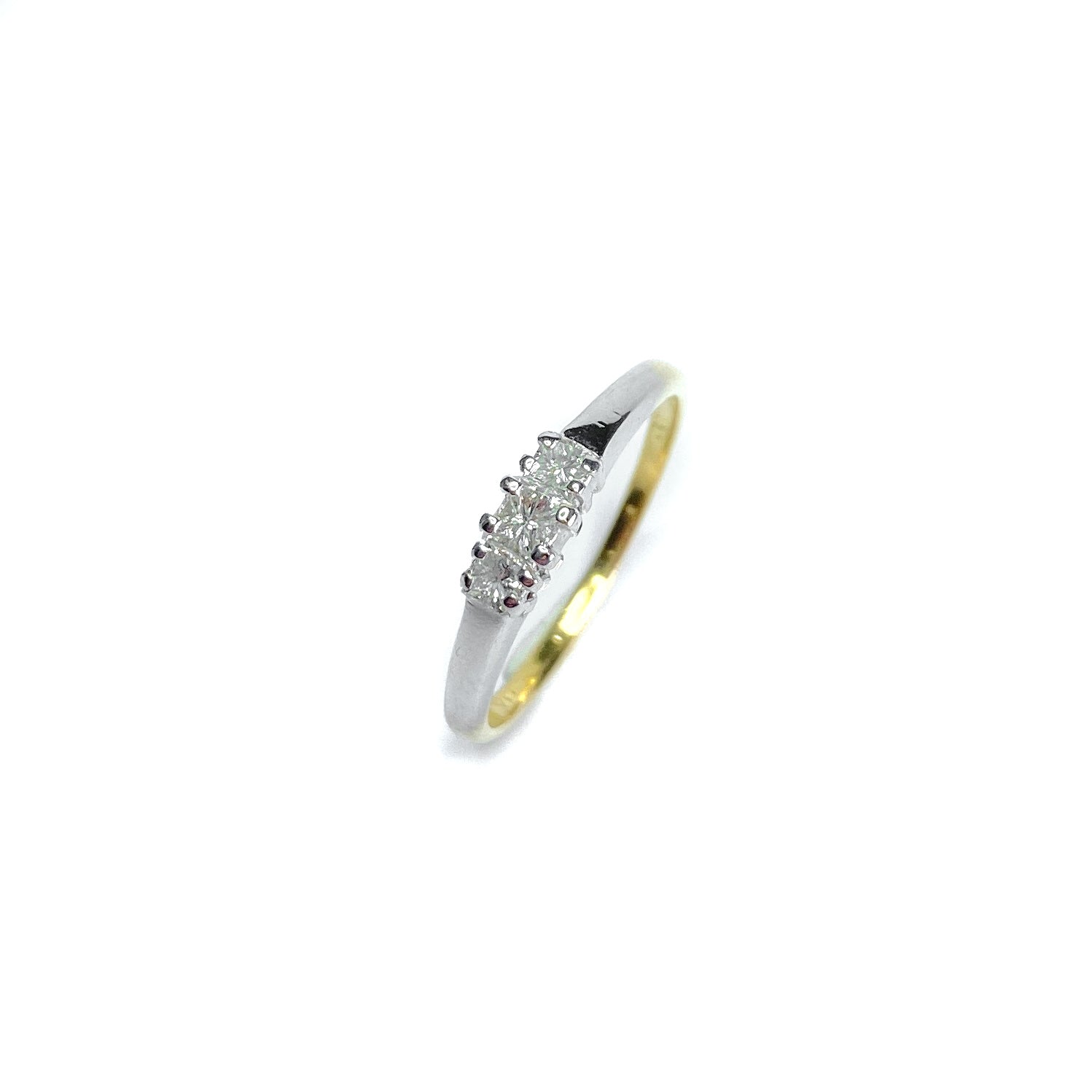 Second Hand 18ct Yellow Gold Diamond 3 Stone Ring