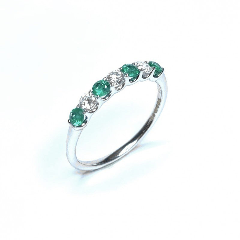 18ct White Gold Emerald & Diamond Ring