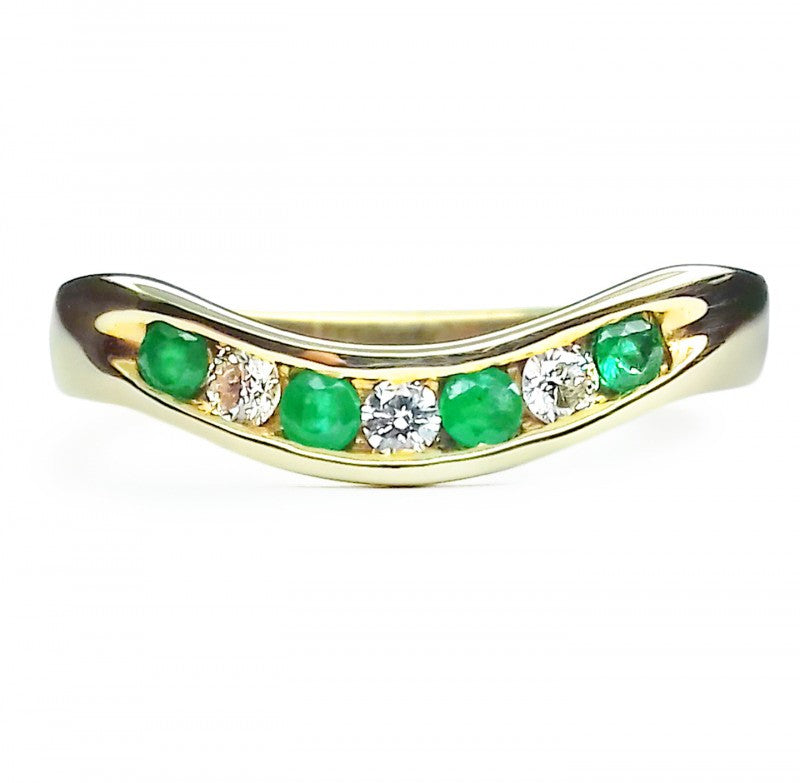 9ct Yellow Gold Emerald & Diamonds Ring
