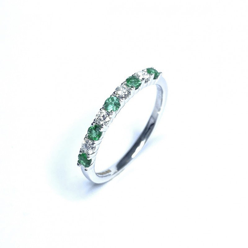 18ct White Gold Emerald & Diamond Ring